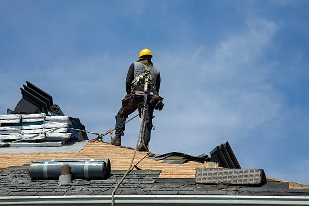 Professional Gutter Installation technician working in San Carlos, CA